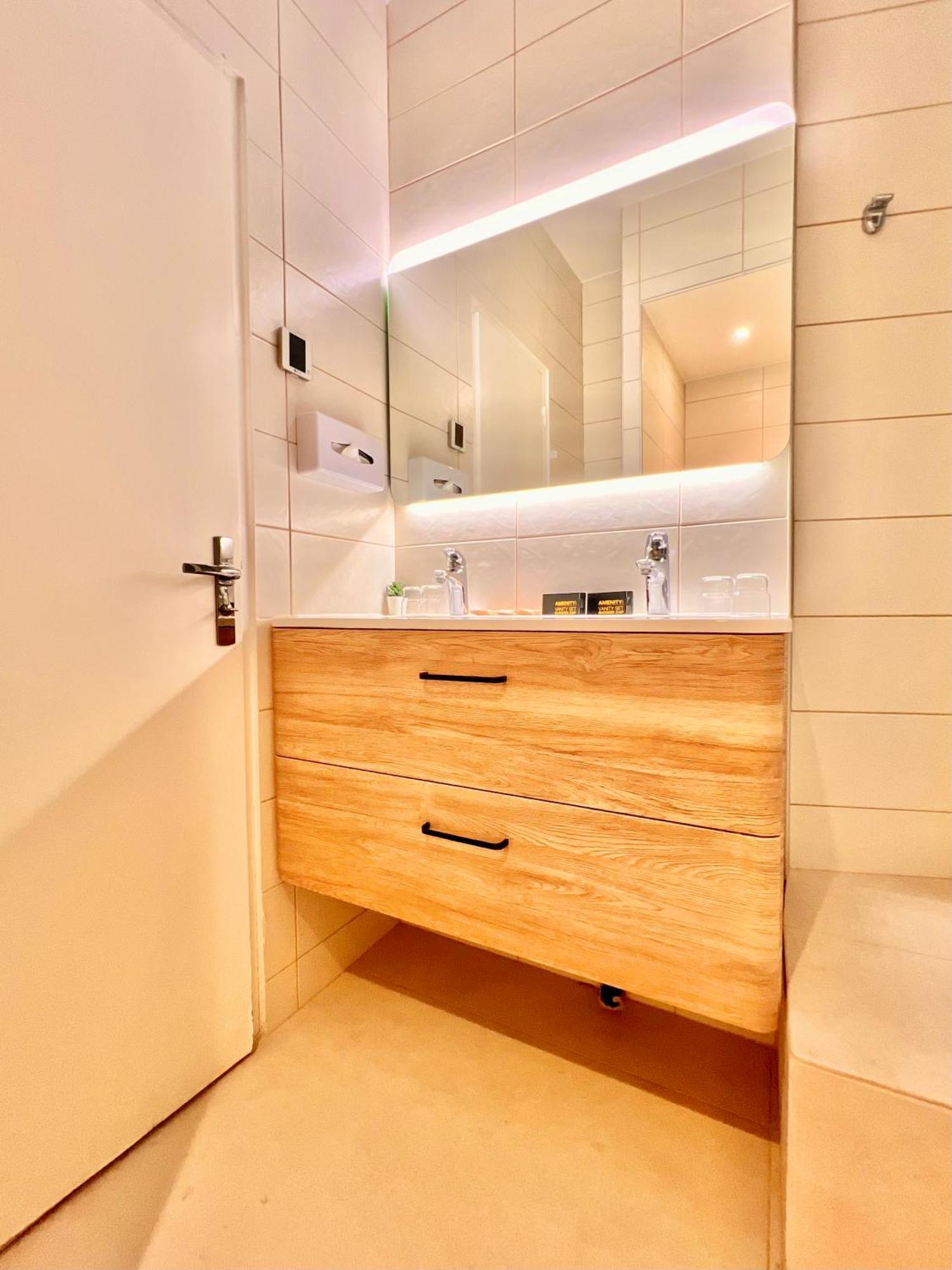 Aparthotel Liberation Center - Private Balcony - 24&7 Reception - Luggage Storage Niza Exterior foto