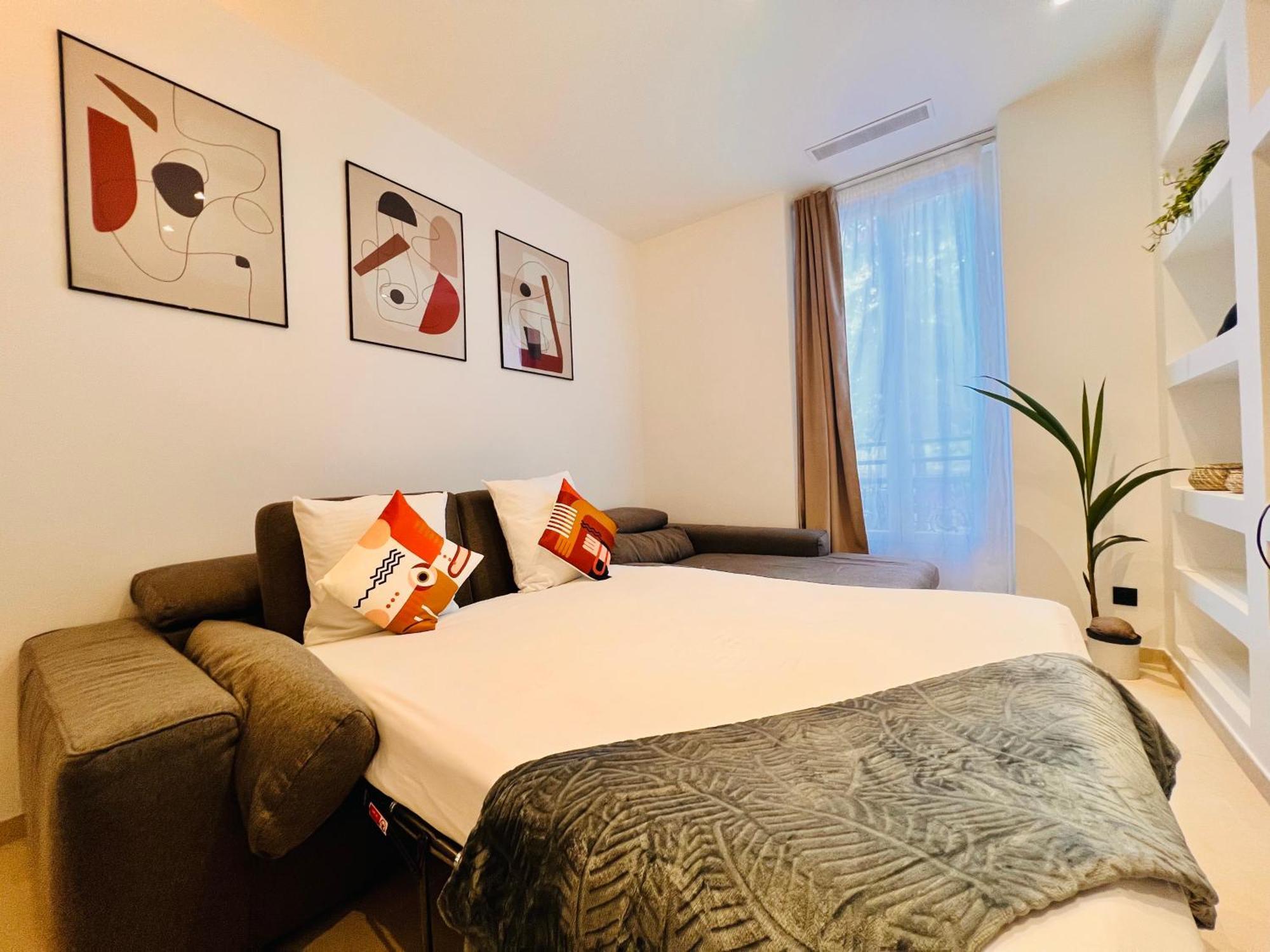 Aparthotel Liberation Center - Private Balcony - 24&7 Reception - Luggage Storage Niza Exterior foto